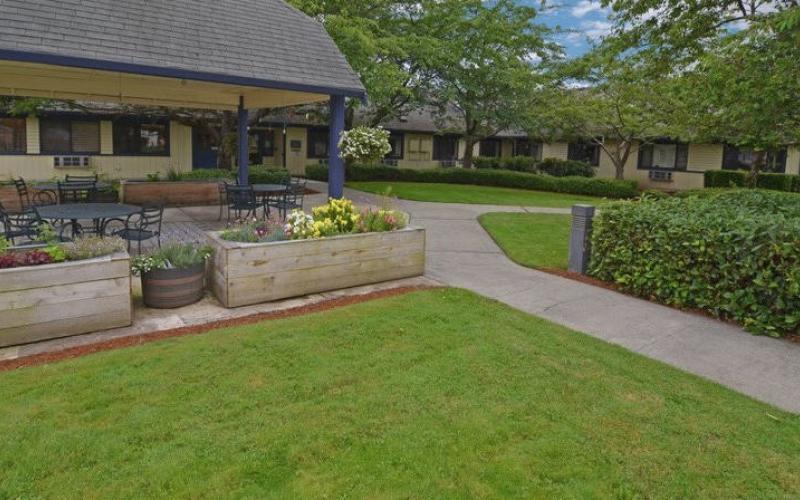 The Oaks at Lakewood